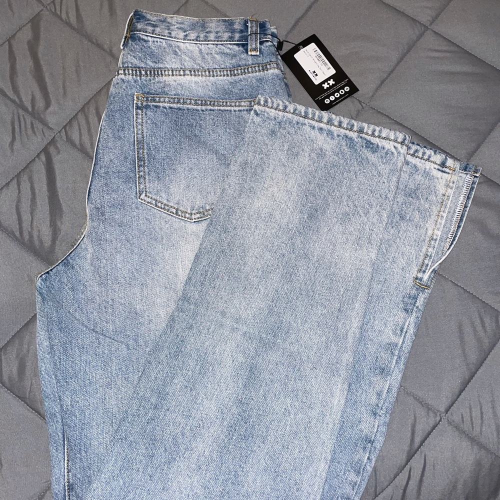MISSGUIDED NEW WITH TAGS: Split-hem denim jeans